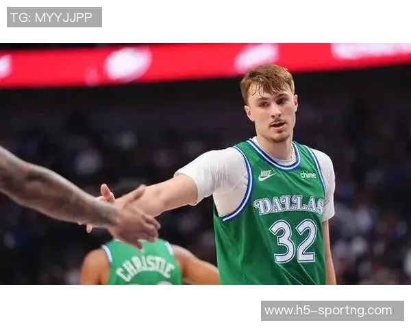 弗拉格三度刷新詹姆斯纪录成NBA历史最年轻球员展现非凡风采 弗拉格三度刷新詹姆斯纪录成NBA历史最年轻球员展现非凡风采